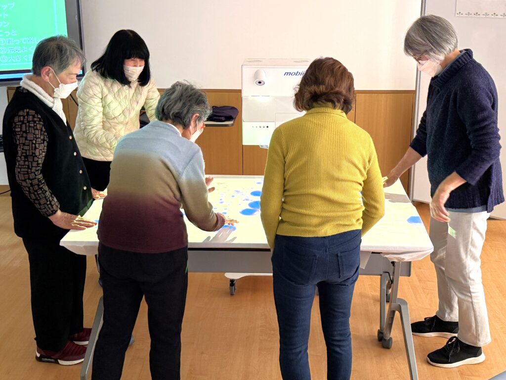 レクリエーション・リハビリ映像機器「オミ・ビスタ3Re」の体験